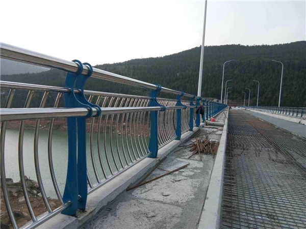 蚌埠不锈钢桥梁护栏的特点及其在桥梁安全中的重要作用