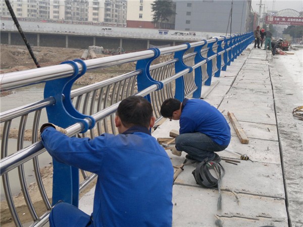 蚌埠不锈钢桥梁护栏除锈维护的重要性及其方法