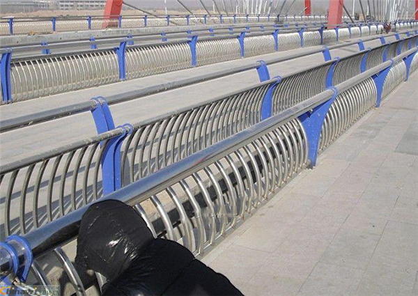蚌埠不锈钢复合管护栏一种安全而耐用的防护解决方案