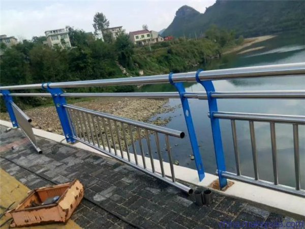 蚌埠不锈钢复合管护栏是一种卓越的防护材料